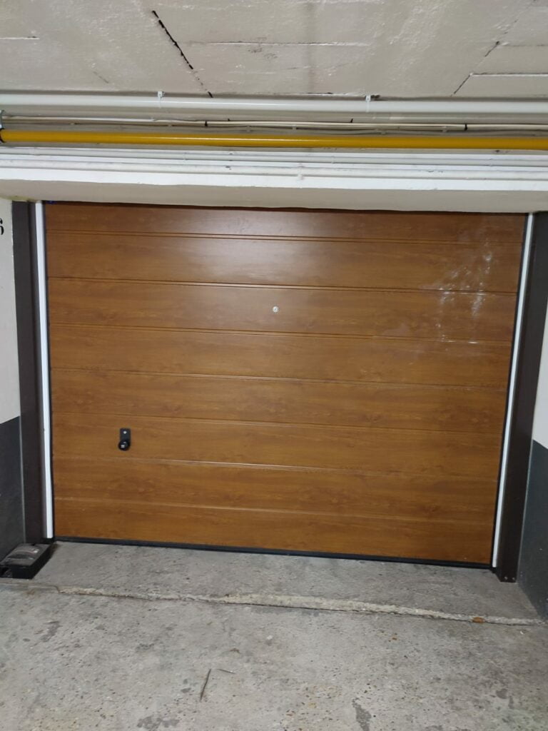 Installation d porte de garage - Atika Serrurerie